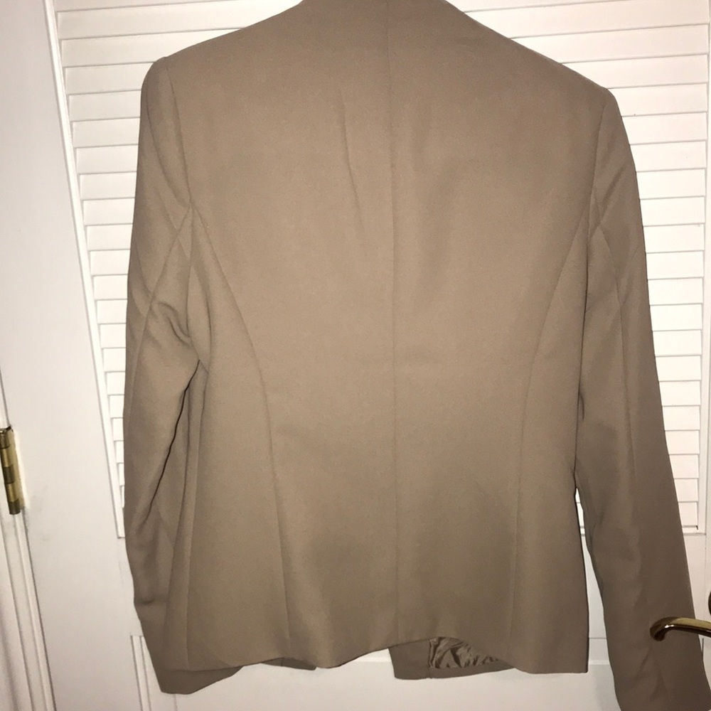 Blazer - Picture 3 of 3